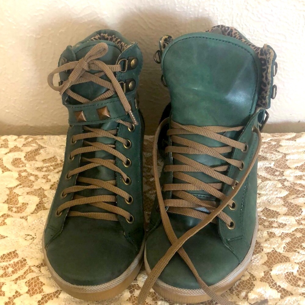 Think! Green Sneakers with Urban Style